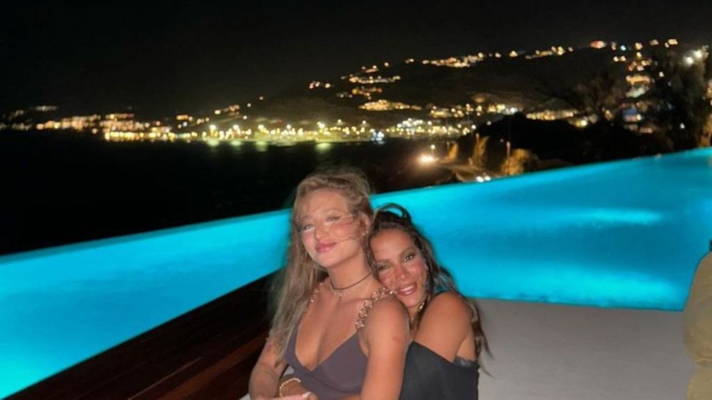 Bruna Griphao Desmente Rumores de Romance com Anitta e Pede Votos para a Cantora no&nbsp;VMA