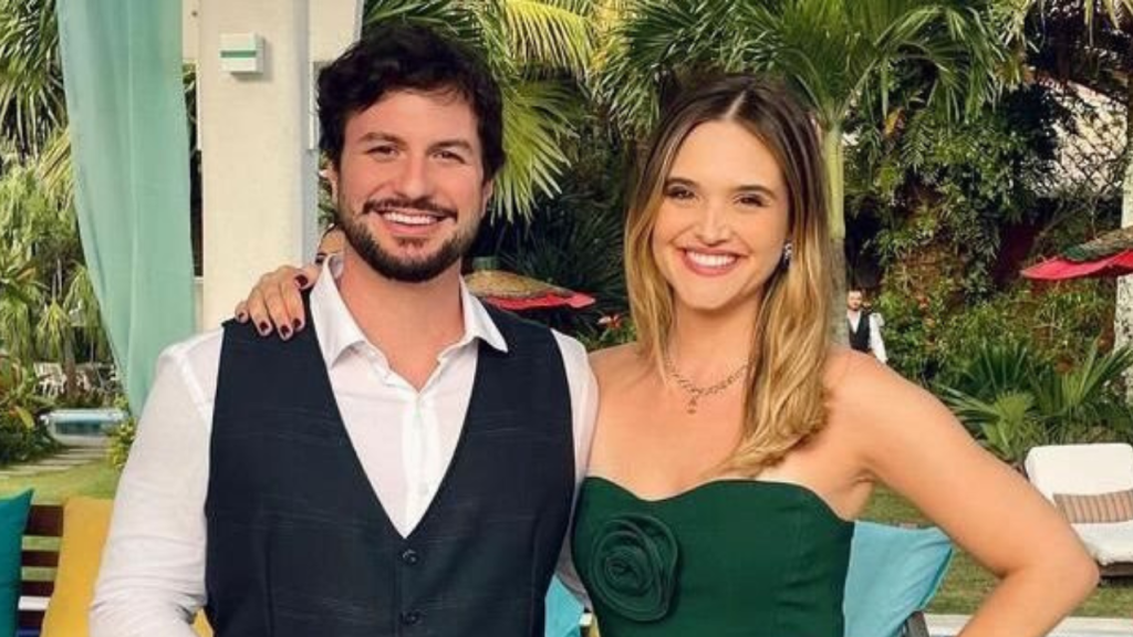 Juliana Paiva celebra fase especial e reflete sobre relacionamento fora do meio&nbsp;artístico