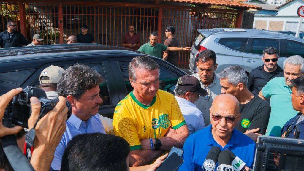 Professor Alcides vota ao lado de Bolsonaro e do Vice Max&nbsp;Menezes