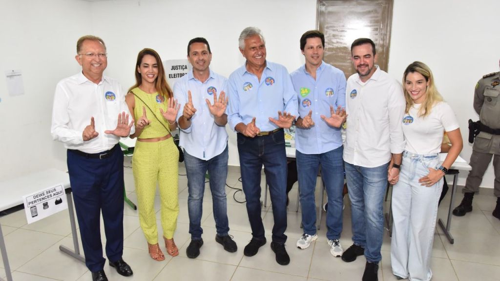 “Nosso lema será cuidar das pessoas”, afirma Leandro Vilela ao votar em Aparecida de&nbsp;Goiânia