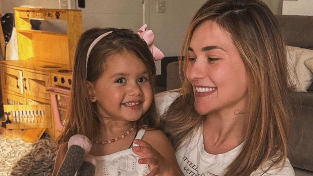 Virginia Fonseca responde críticas sobre ausência de fotos da filha mais velha em álbum de&nbsp;viagem